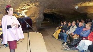 Birgit Süß gastierte in der Teufelshöhle in Pottenstein.  Foto: Thomas Weichert