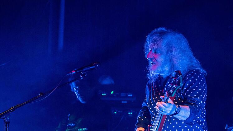 Stehende Ovationen gab es am Ende für das Coburg-Gastspiel von Barclay James Harvest featuring Les Holroyd.Foto: Jochen Berger
