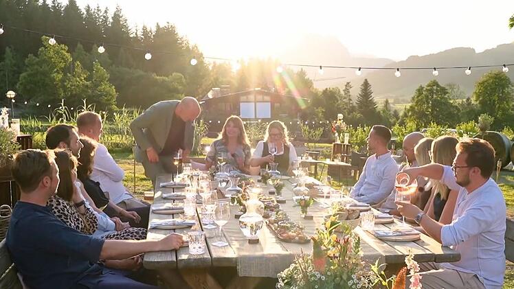 Die Paare und das Expertenteam am letzten Abend der "Herzenstage"