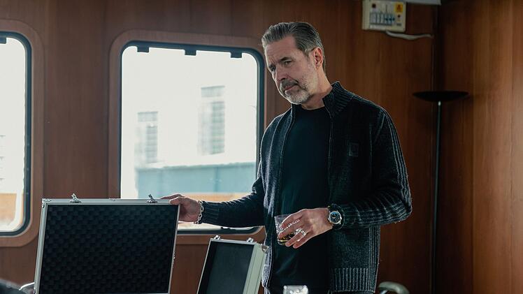 Kevin (Paddy Considine) ist der zweit&auml;lteste Sohn von Conrad und Maeve und nach dem brutalen Tod seines Bruders Brennan der rechtm&auml;&szlig;ige Erbe des Familiensyndikats. Doch Conrad will noch lange nicht in den Ruhestand gehen, zudem gibt es noch weitere Familienmitglieder, die nach der Macht greifen.