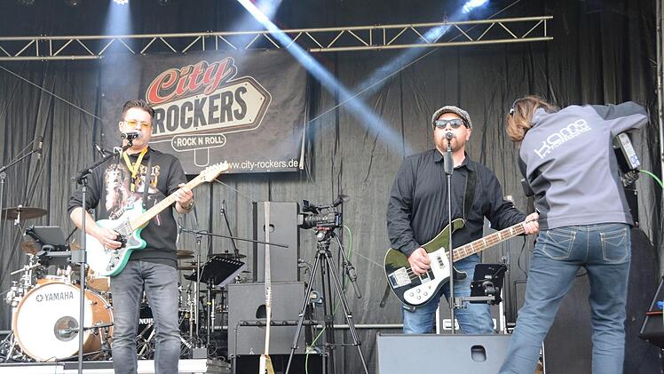Live-Musik auf der Hauptbühne mit den City RockersDagmar Besand