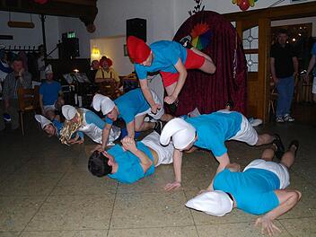 Die "Schickeria" begeisterte mit einer schlumpfigen Darbietung. Foto: Stephanie Elm