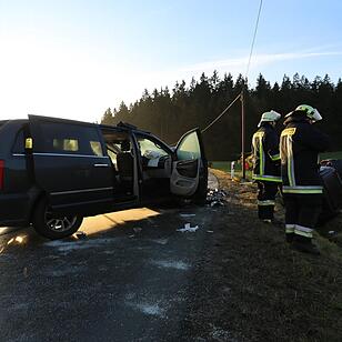 Mehrere Verletzte nach Glatteisunfall