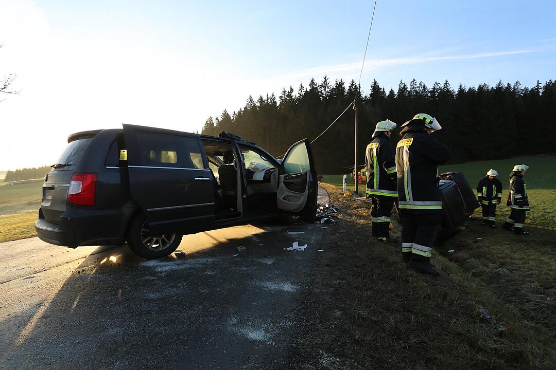 Mehrere Verletzte nach Glatteisunfall