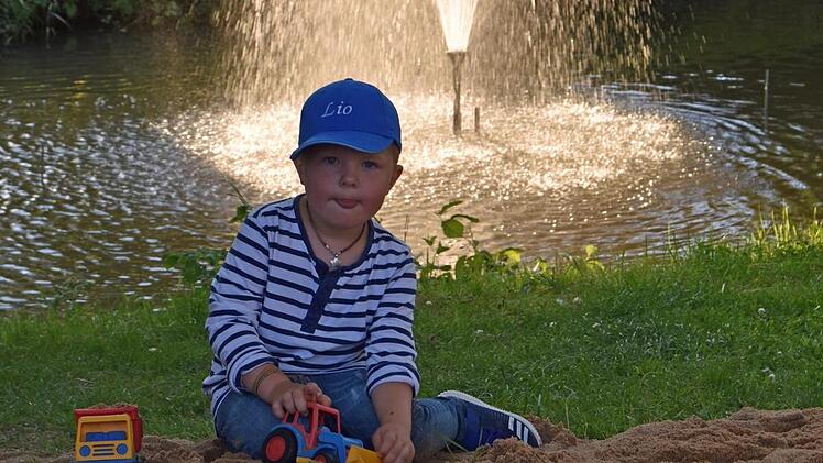 Sogar ein kleiner Sandstrand war am Ufer der Nassach aufgeschüttet worden, den vor allem die Kinder zum Spielen nutzten.