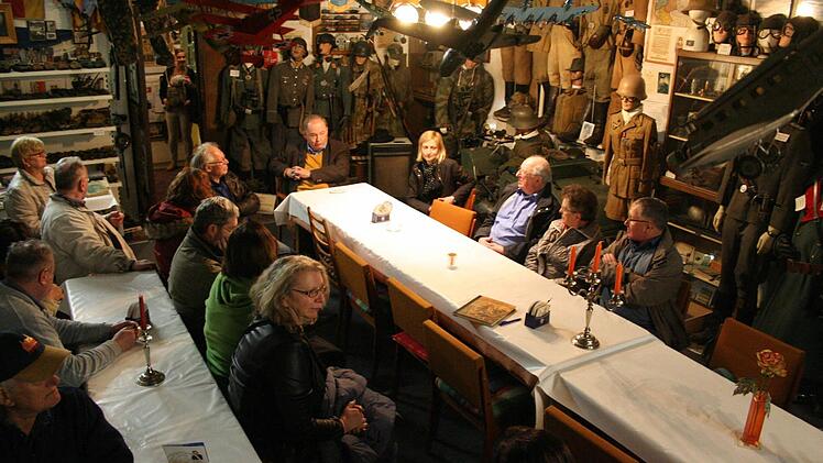 Der Heimatverein im militärhistorischen Museum Foto: Andreas Oswald