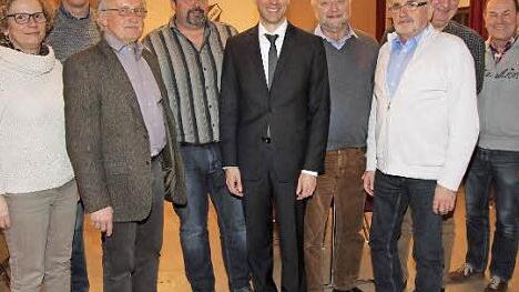 Der Vorstand der CSU Aurachtal mit Gast (von links): Erika Gechter, Konrad Kreß, Claus Güllich, der neugewählte Ortsvorsitzende Stefan Kiehl, Kreisvorsitzender Stefan Müller, Roland Anselstetter, Helmut Heller, Karl-Heinz Gechter und Georg Jordan Foto: Richard Sänger