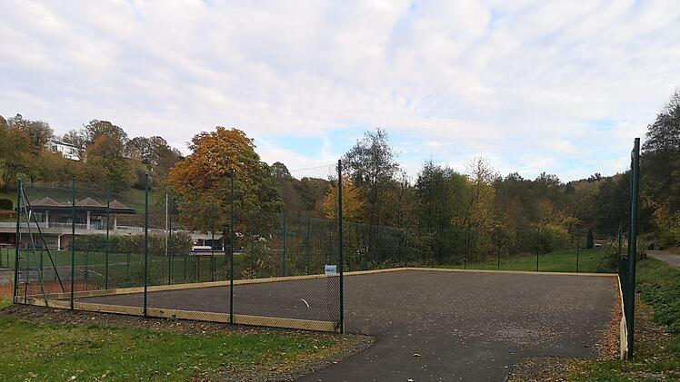 Ein alter Tennisplatz wurde ebenfalls asphaltiert. Er ist offen und  steht für Trainingszwecke zur Verfügung. Marion Eckert