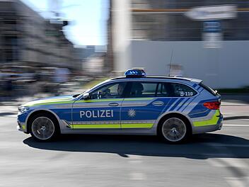 Erlangen: Auto kracht gegen Polizeiauto - zwei Verletzte