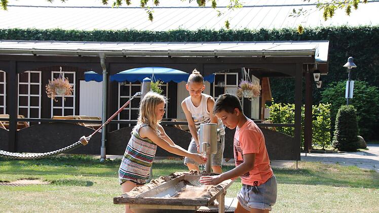 Eindrücke vom Spielplatz im Bad Brückenauer Schlosspark. Foto: Ralf Ruppert