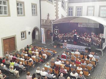 Saalemusicum 2019 fand auch im Hof des Deutschordensschlosses Münnerstadt statt. Etliche Veranstaltungen kultureller Art gab es hier in den vergangenen 50 Jahren. Foto: Archiv/Hartmut Hessel