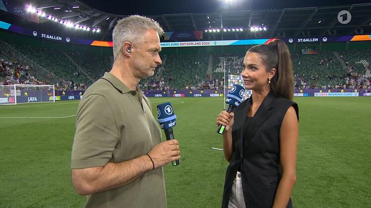 "Teuer erkaufter Sieg": Christian Wück stand nach dem Spiel Lea Wagner Rede und Antwort.