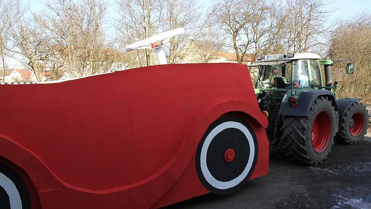 Die "Montagsgullies" haben ihre Vorbereitungen dagegen bereits abgeschlossen. Sie haben sich heuer für ein überdimensionales Bobby-Car entschieden.