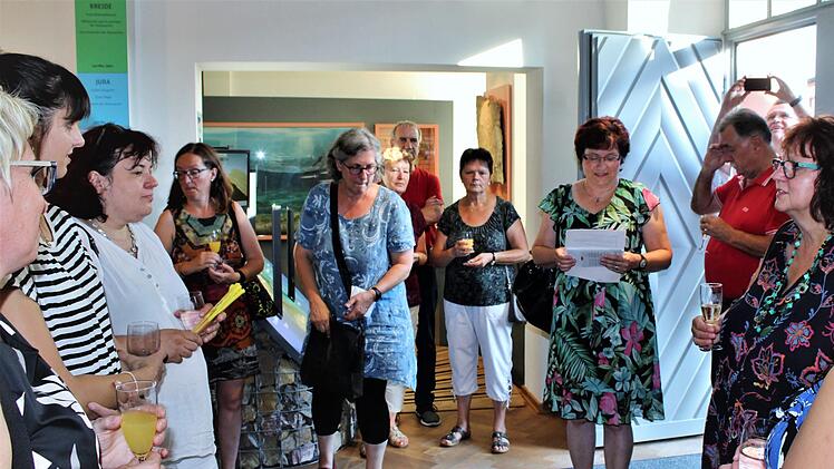 Vernissage in Terra Triassica. Mitte Dr. Martina Edelmann, Veitshöchheim und Bürgermeisterin Patricia Schießer.Werner Vogel