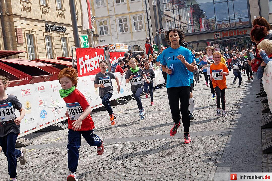 Weltkulturerbelauf 2017 in Bamberg: Der Zieleinlauf am Maxplatz