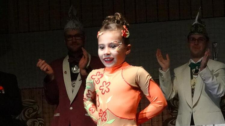 Mila Hauke aus Albertshausen begeisterte als Tanzmariechen. Foto: Pierre Strecker