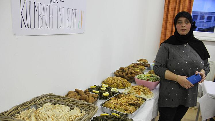 Wafaa Mahmoud perfektioniert das Buffet: Alles, was die syrische Küche zu bieten hat, wird aufgetragen. Foto: Sonny Adam