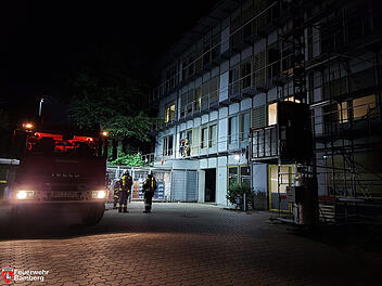 Feuerwehreinsatz im Klinikum am Michelsberg: Person zündet Gegenstände an