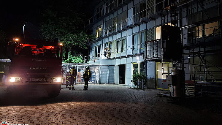 Feuerwehreinsatz im Klinikum am Michelsberg: Person zündet Gegenstände an