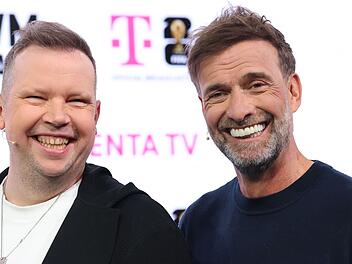 Wolff-Christoph Fuss (links) und J&uuml;rgen Klopp arbeiten bei der WM f&uuml;r den Streaming-Anbieter MagentaTV.