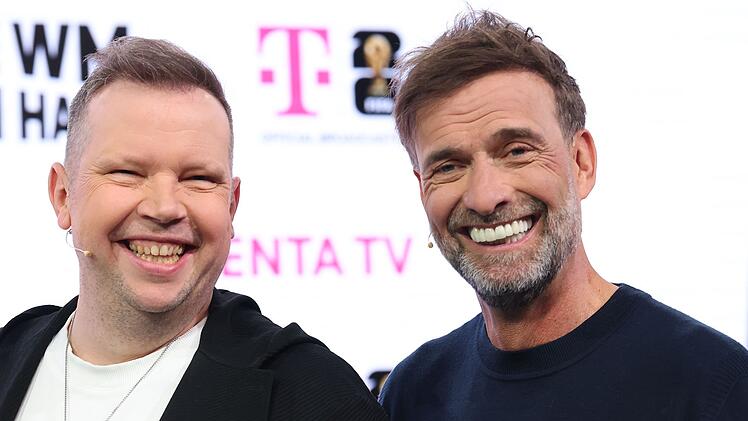 Wolff-Christoph Fuss (links) und J&uuml;rgen Klopp arbeiten bei der WM f&uuml;r den Streaming-Anbieter MagentaTV.