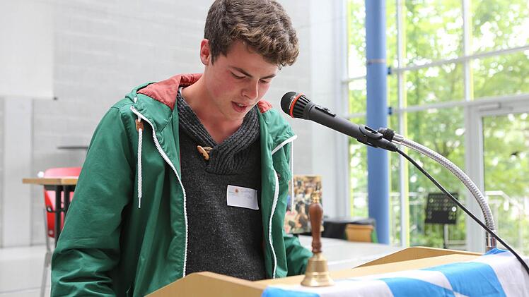 Auch Reden wurden gehalten wie hier von Jakob Michael aus Gräfenberg, der für die "Grünen" (Planspiel) sprach.