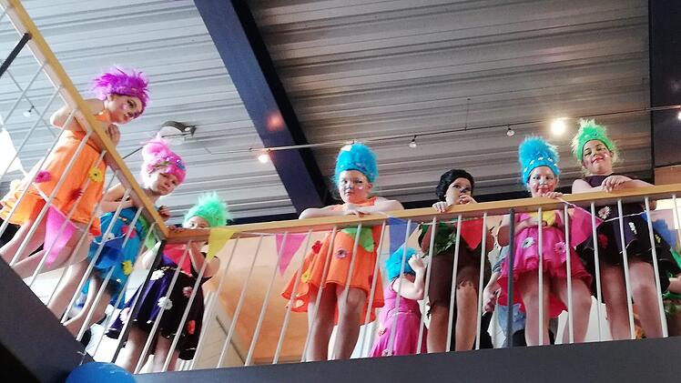 Die Reiterswiesener Minigarde wartet auf ihren Auftritt. Foto: Sigismund von Dobschütz