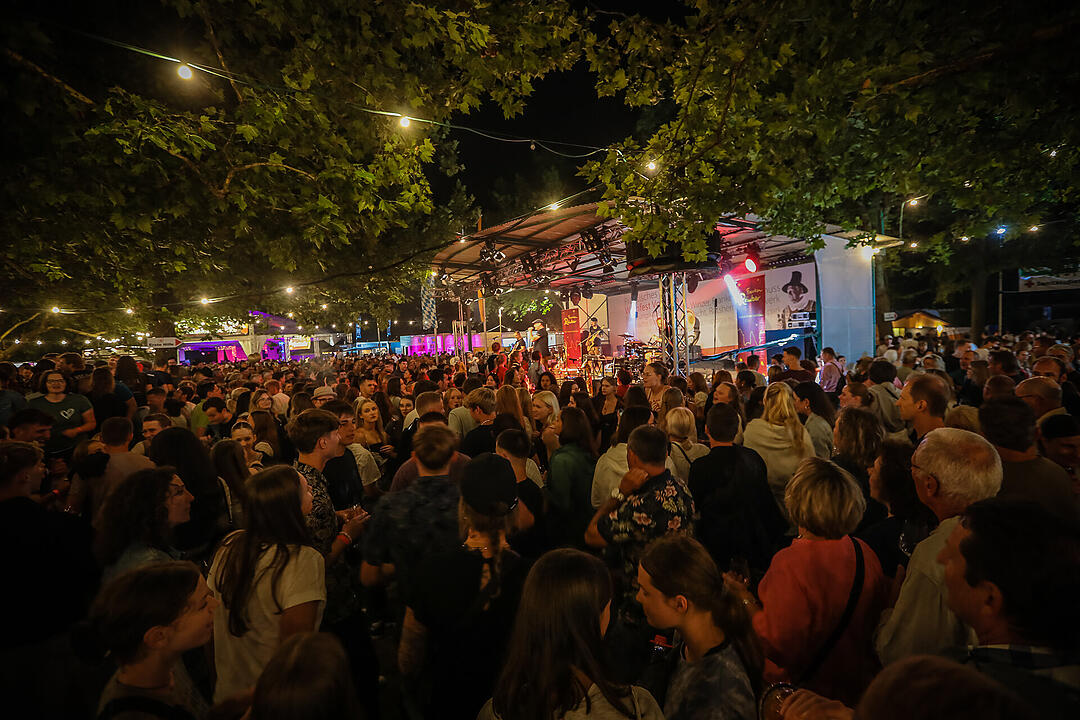 Impressionen vom größten Weinfest in Franken!