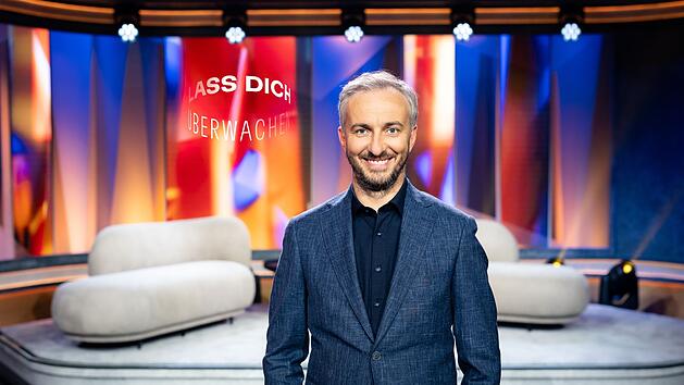 Jan Böhmermann taucht abermals in die Untiefen des Internets, um Menschen für ihren digitalen Fußabdruck zu sensibilisieren.