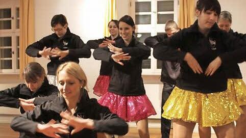 Auch bei den Proben gibt die Tanzgruppe Vollgas.  Foto: Robert Huger