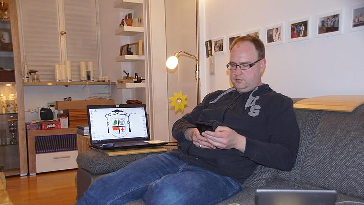 Auf allen Kanälen digital vernetzt ist Pfarrvikar und Dekanatsjugendseelsorger Andreas Hartung. Sabine Weinbeer