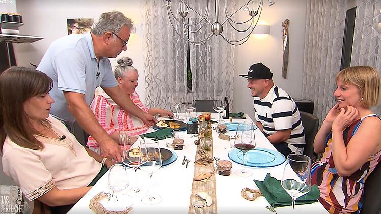 An Tag 4 trifft sich die "Dinner"-Truppe bei Peter (62) in Kempten.