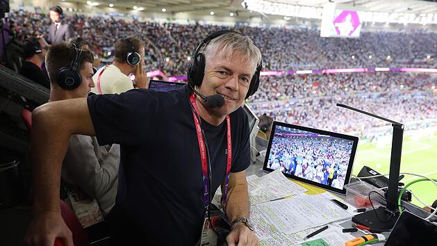 Tom Bartels, hier bei der Katar-WM 2022, kritisiert die Preispolitik der FIFA scharf.