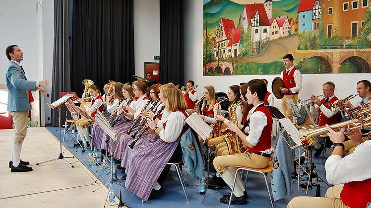 Für die Musik beim Neujahrsempfang sorgten die Steinacher Musikanten unter der Leitung von Bernd Borst. Foto: Sigismund von Dobschütz