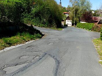 Die Straße Alter Michelsreuther Weg soll in den nächsten zwei Jahren zusammen mit der Straße Am Bühl für 400 000 Euro saniert werden. Dieter Hübner