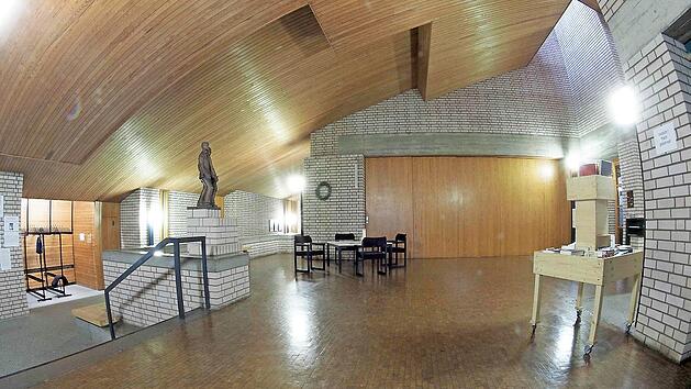 Das Innere der Lukaskirche: verwinkelt und dennoch gro&szlig;z&uuml;gig.