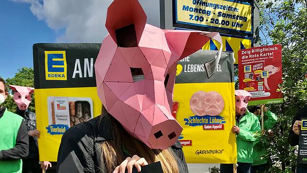 Greenpeace-Aktion in N&uuml;rnberg: Aktivisten demonstrieren vor Edeka-Filiale