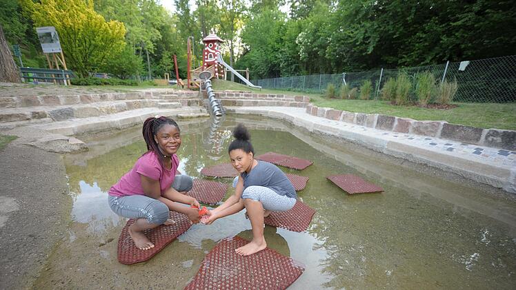 Der Wasserspielplatz in der Schützenstraße wurde von der Stadt vor ein paar Jahren komplett neu angelegt. Das Geld das die Stadt gemäß ihrer Spielplatzsatzung aus Ablöse-Verträgen mit privaten Bauherren einnimmt, soll künftig für solche Investitionen genutzt werden.