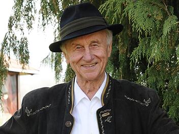 Heinrich Schramm in Jägerkluft: 33 Jahre hatte er das Jagdrevier Ober-/Unterküps, und auch das Revier in Schönbrunn betreute er lange Zeit.Rosi Jörig/promedia