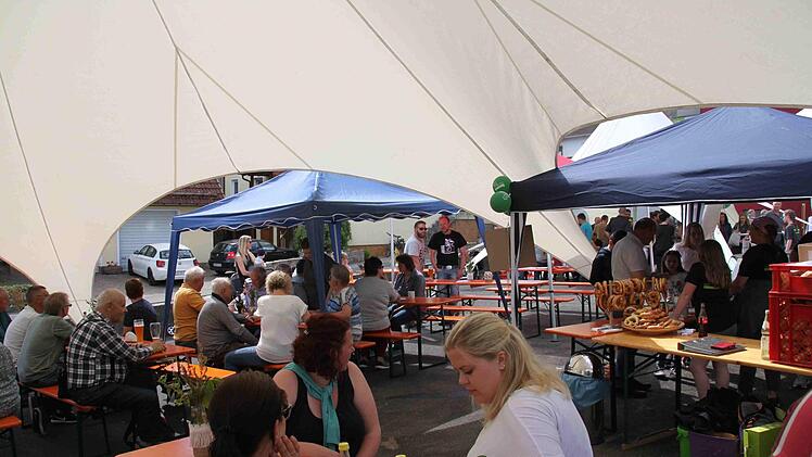 Eindrücke vom Benefizfest in Stangenroth. Foto: Ernst Dettmer
