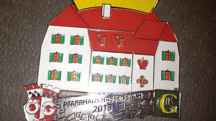 Der neue Orden der ÖFG für die Session 2012/13 zeigt das neugestaltete Hassenbacher Pfarrhaus.