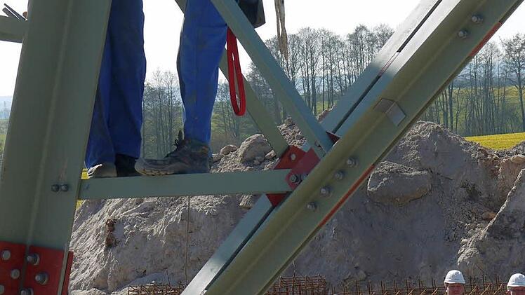 Auf der Baustelle für die 380-kV-Trasse bei Trübenbach (Gemeinde Weidhausen). Foto: Berthold Köhler