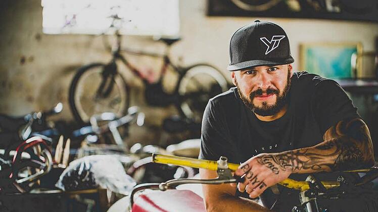 Firmengründer Markus Flossmann mit einem Rad seines Unternehmens Foto: YT Industries