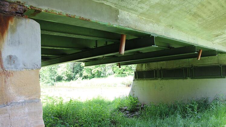 Die Schäden an der Brücke sind beträchtlich. Foto: Stephan Tiroch