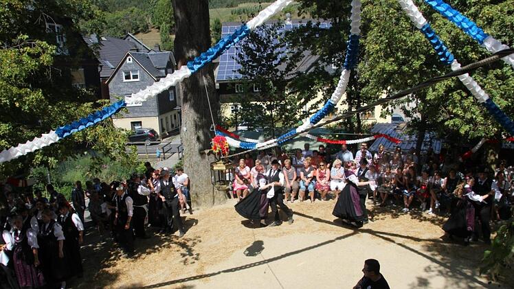 Ebersdorf hält auf seiner Kerwa die Traditionen hoch.Veronika Schadeck