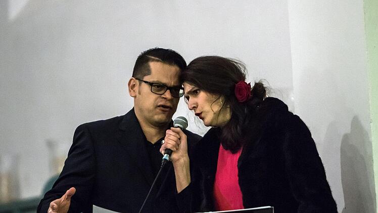 Der Coburger "Chor Unerhört" unter der LEitung von Antoinetta Bafas führte die Misa Tango von Martin Palmeri in Bad Rodach auf. Vokalsolisten waren Ioana Tautu und Marcello Mejia-Mejia.Foto: Jochen Berger