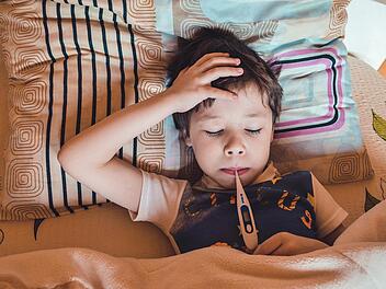 Eine Grippe verläuft bei gesunden Kindern in der Regel unkompliziert.