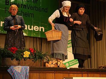 Die nostalgische Modenschau der Landfrau stieß unter den Besuchern auf viel Begeisterung. Fotos: Franz Galster