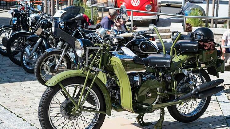 Manche Rarität war bei den bisherigen Oldtimer-Treffen auf und rund um den Sulzthaler Dorfplatz zu sehen. Das dritte Treffen veranstaltet der Motorsportclub am Samstag, 27. August. Foto: Christian Schmidt