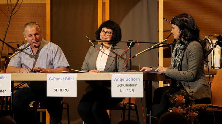 Bei ihrer Sitzung zur Schul-Schließung in Neubrunn (von links) Gerd Koch, Steffi Lauterbach und Anika Morgenroth.